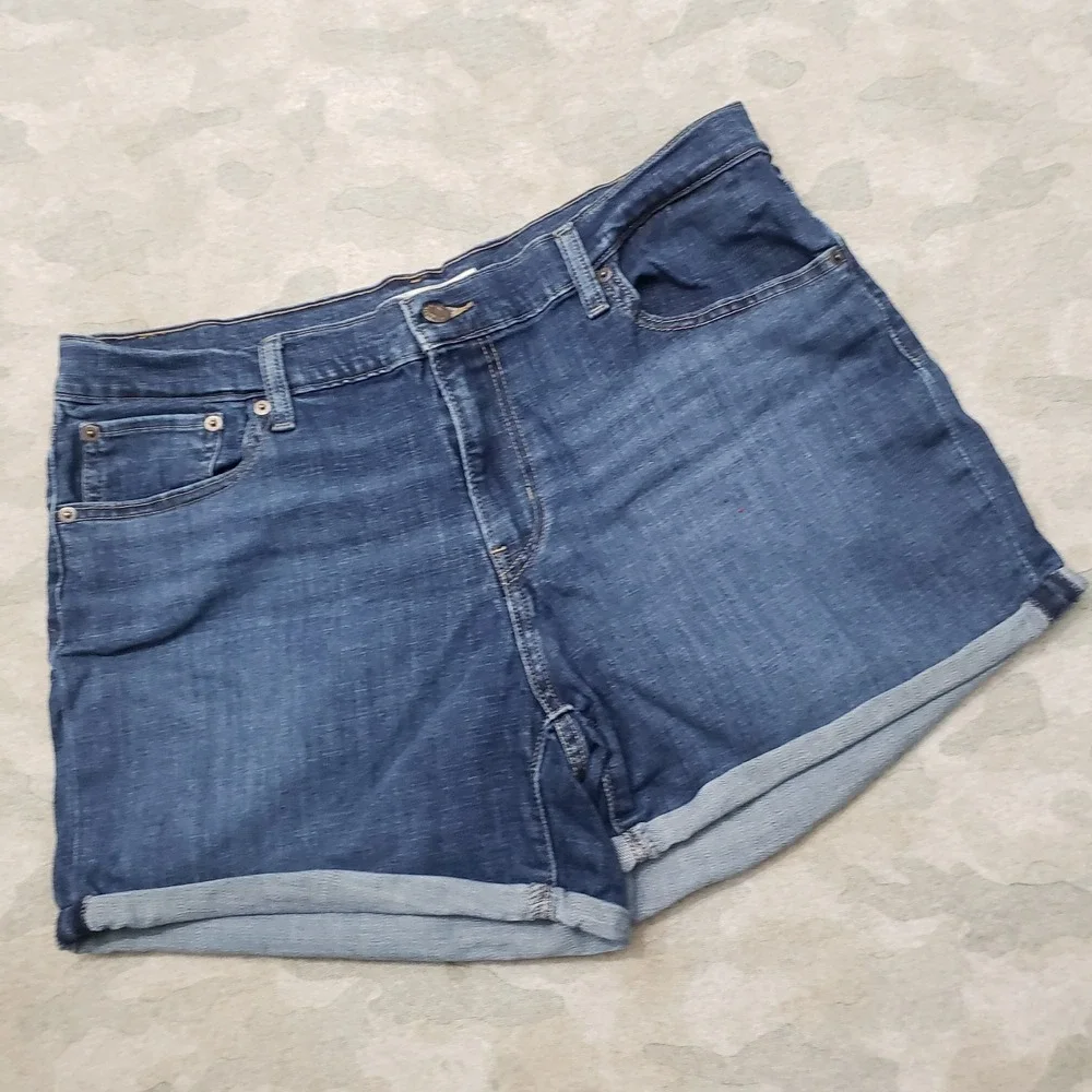 Levi's Shorts Womens 34 Blue Mid Length Stretch Denim Medium Wash